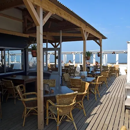 Aan Zee Slapen Holiday home *